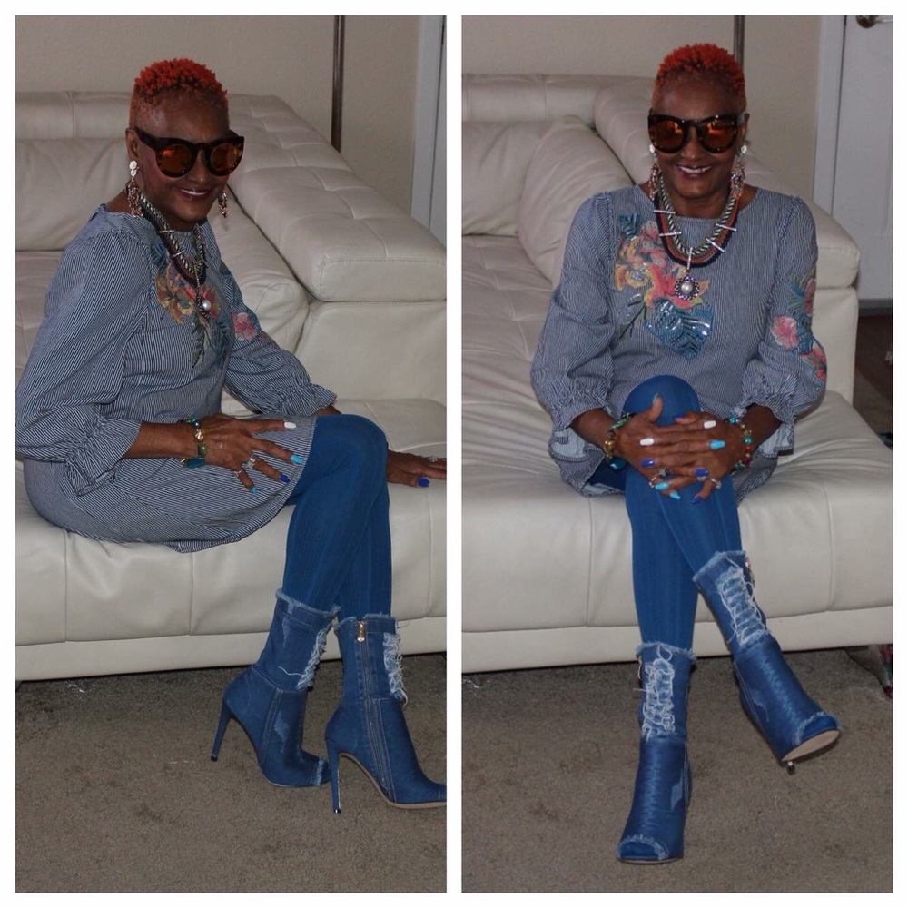 🔥Denim distressed booties - Picture 3 of 3